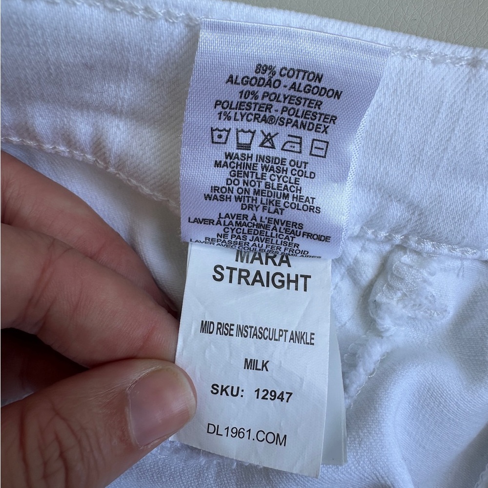 DL1961 Mid Rise Instasculpt Ankle Length Straight Leg White Jeans in Size 28 - Picture 15 of 15